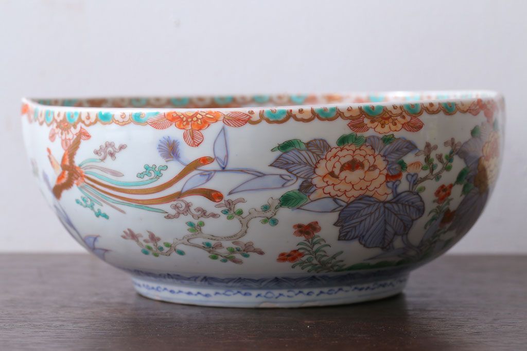 古民具・骨董　明治期 桃形鳳凰に牡丹の図　色絵深鉢(二重高台・皿・伊万里)