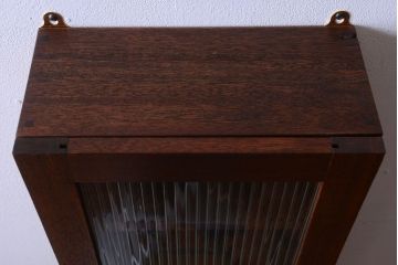 アンティーク家具　アンティーク　モールガラス入り!古い木製のお洒落な縦型壁掛け戸棚