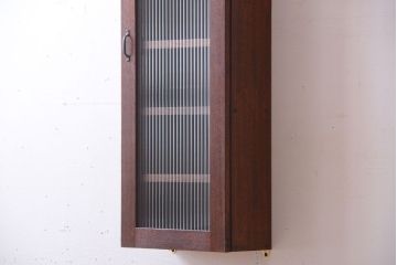 アンティーク家具　アンティーク　モールガラス入り!古い木製のお洒落な縦型壁掛け戸棚