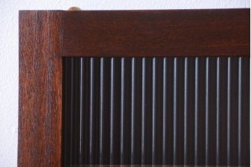 アンティーク家具　アンティーク　モールガラス入り!古い木製のお洒落な縦型壁掛け戸棚