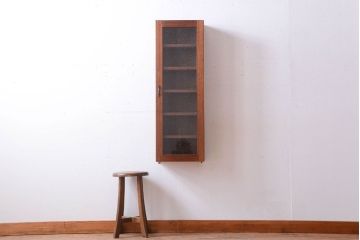 アンティーク家具　アンティーク　気泡ガラス扉!古い木製のお洒落な縦型壁掛け戸棚(1)