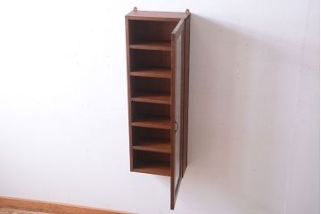 アンティーク家具　アンティーク　気泡ガラス扉!古い木製のお洒落な縦型壁掛け戸棚(1)