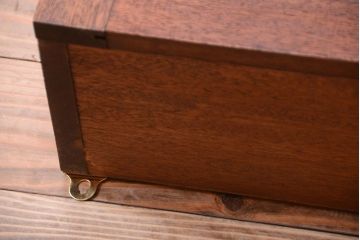 アンティーク家具　アンティーク　気泡ガラス扉!古い木製のお洒落な縦型壁掛け戸棚(1)