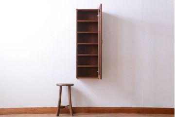 アンティーク家具　アンティーク　古い木製のお洒落な縦型壁掛け戸棚