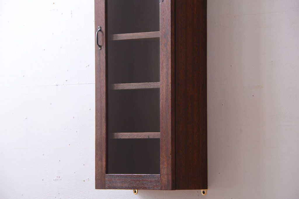 アンティーク家具　アンティーク　古い木製のお洒落な縦型壁掛け戸棚