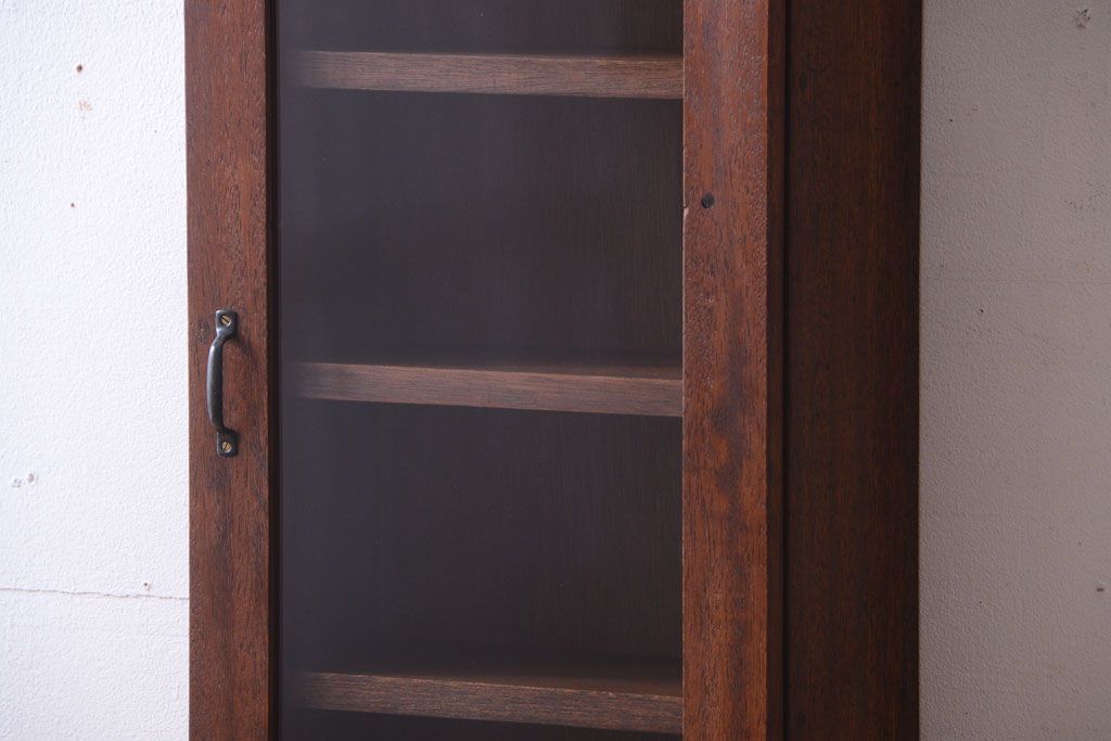 アンティーク家具　アンティーク　古い木製のお洒落な縦型壁掛け戸棚