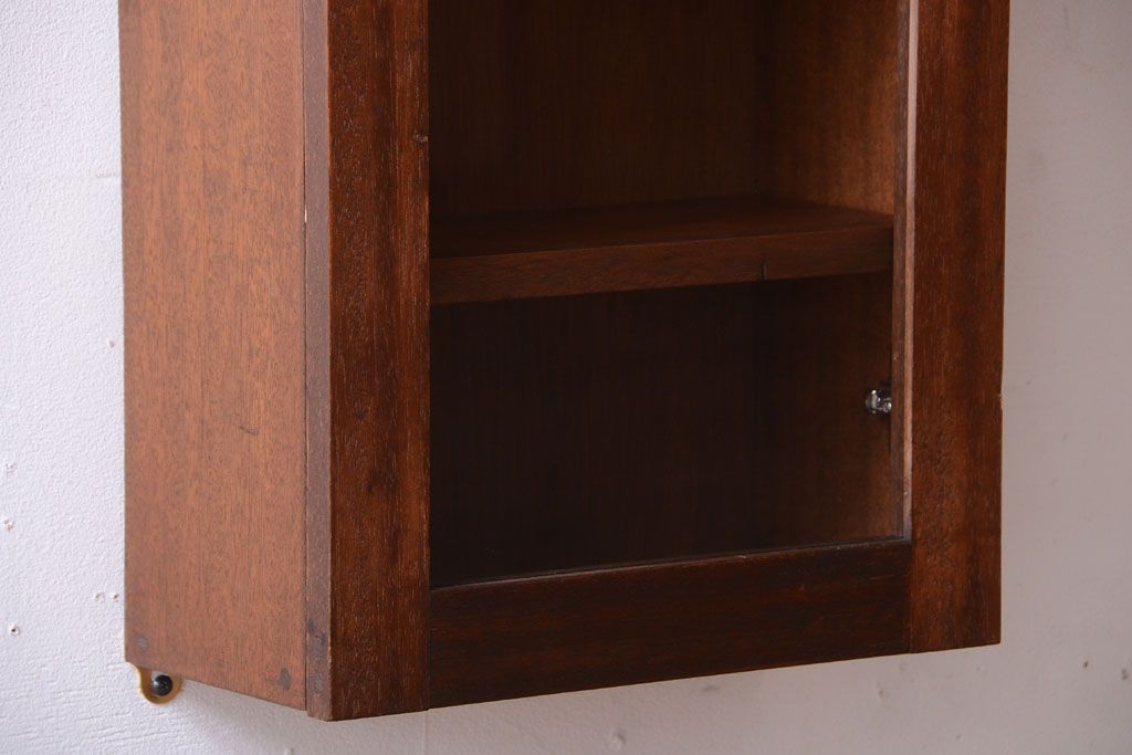 アンティーク家具　アンティーク　古い木製のお洒落な縦型壁掛け戸棚