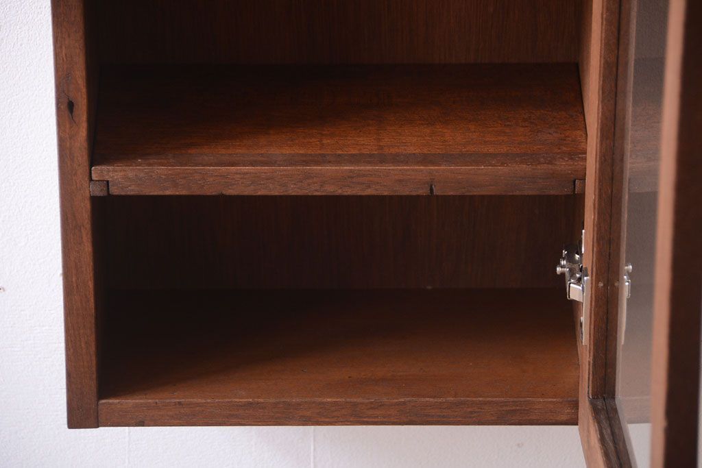 アンティーク家具　アンティーク　古い木製のお洒落な縦型壁掛け戸棚