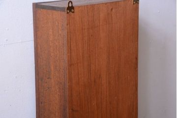 アンティーク家具　アンティーク　古い木製のお洒落な縦型壁掛け戸棚