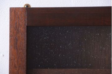 アンティーク家具　アンティーク　気泡ガラス扉!古い木製のお洒落な縦型壁掛け戸棚(2)