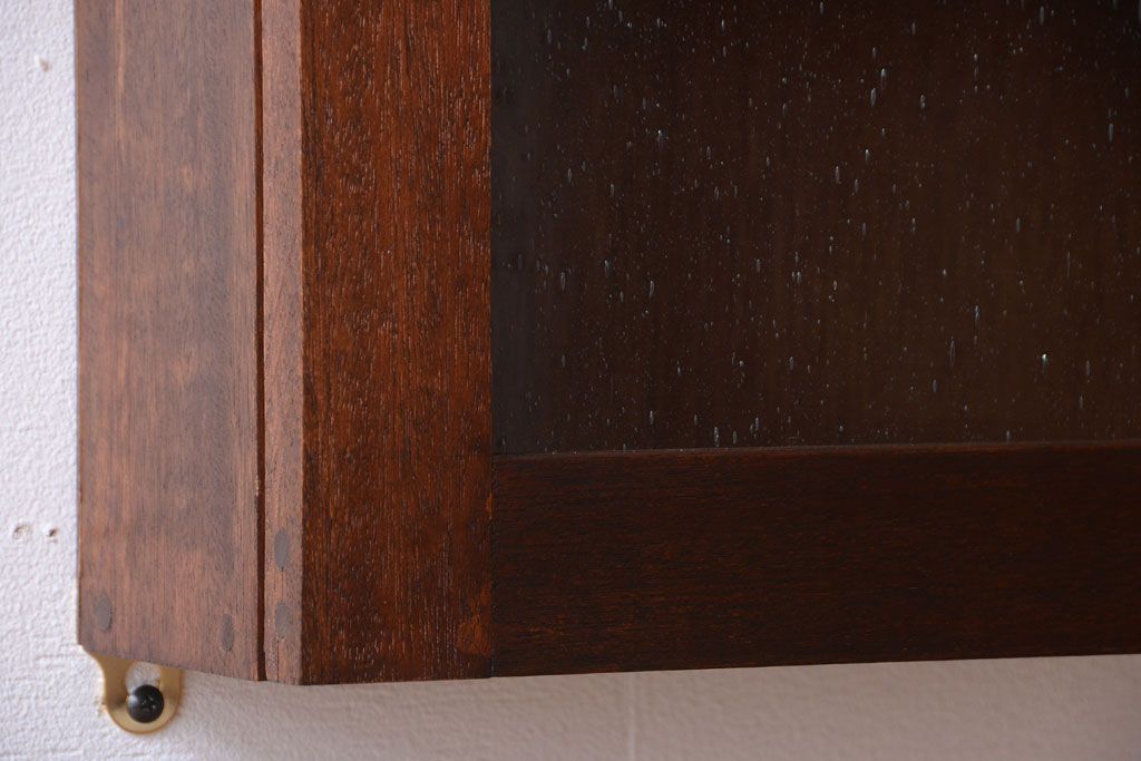 アンティーク家具　アンティーク　気泡ガラス扉!古い木製のお洒落な縦型壁掛け戸棚(2)