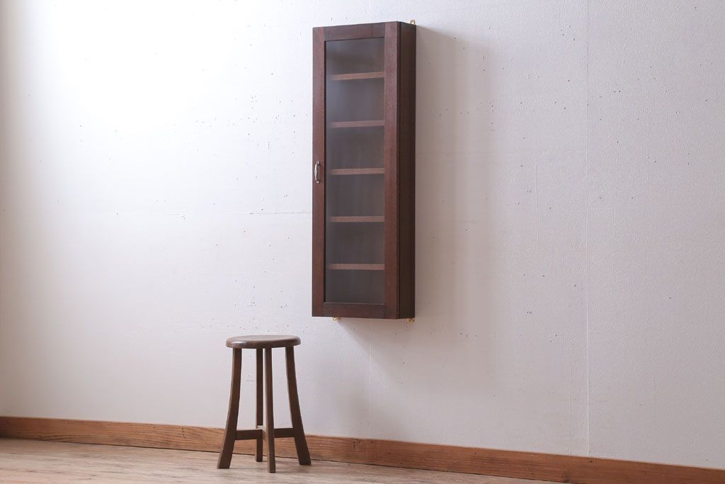 アンティーク家具　アンティーク　古い木製のお洒落な縦型壁掛け戸棚(2)