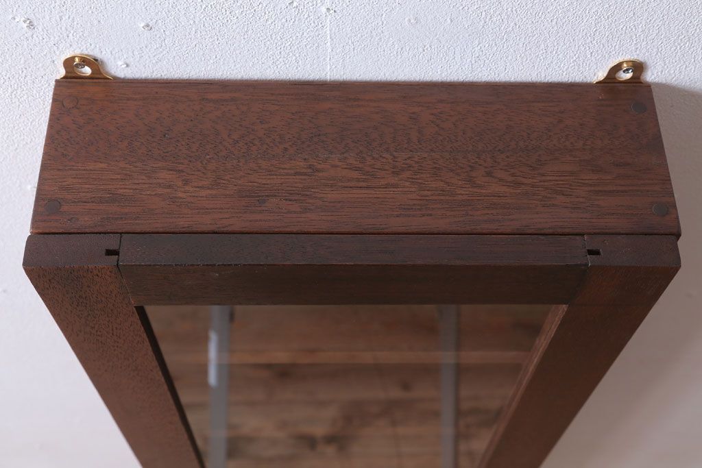 アンティーク家具　アンティーク　古い木製のお洒落な縦型壁掛け戸棚(2)