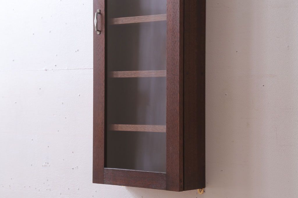 アンティーク家具　アンティーク　古い木製のお洒落な縦型壁掛け戸棚(2)