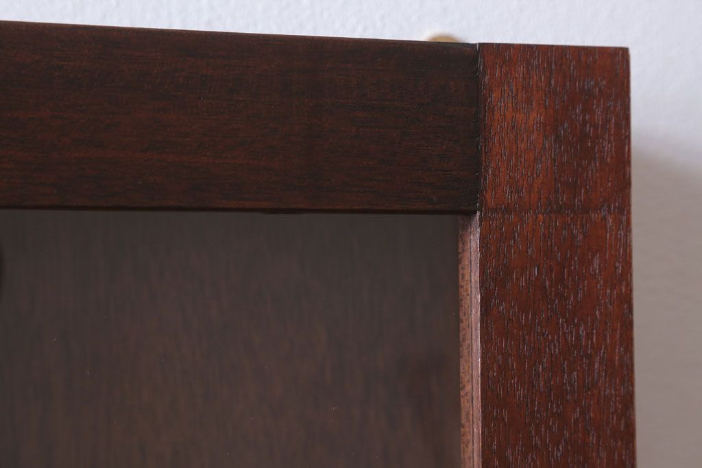 アンティーク家具　アンティーク　古い木製のお洒落な縦型壁掛け戸棚(2)