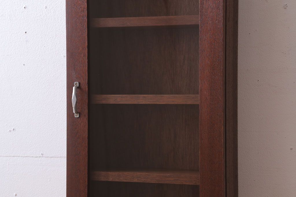 アンティーク家具　アンティーク　古い木製のお洒落な縦型壁掛け戸棚(2)