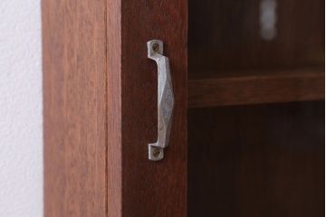 アンティーク家具　アンティーク　古い木製のお洒落な縦型壁掛け戸棚(2)