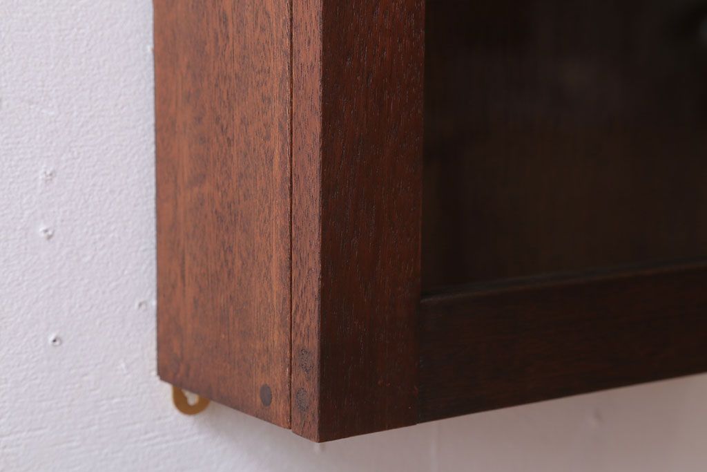 アンティーク家具　アンティーク　古い木製のお洒落な縦型壁掛け戸棚(2)