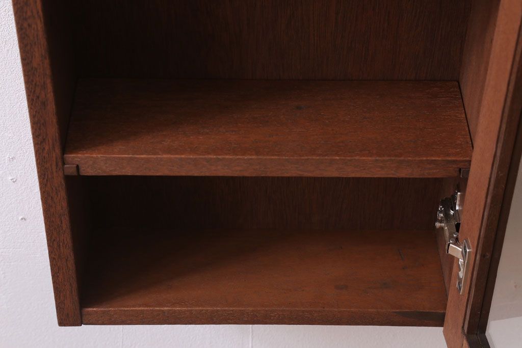 アンティーク家具　アンティーク　古い木製のお洒落な縦型壁掛け戸棚(2)