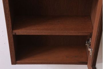 アンティーク家具　アンティーク　古い木製のお洒落な縦型壁掛け戸棚(2)