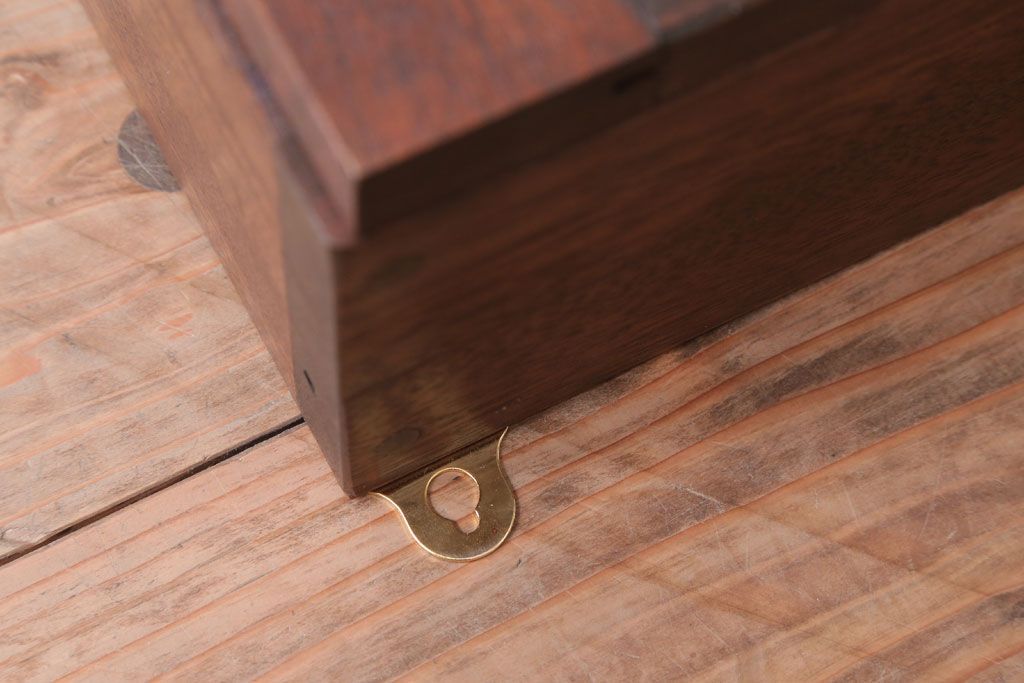 アンティーク家具　アンティーク　古い木製のお洒落な縦型壁掛け戸棚(2)