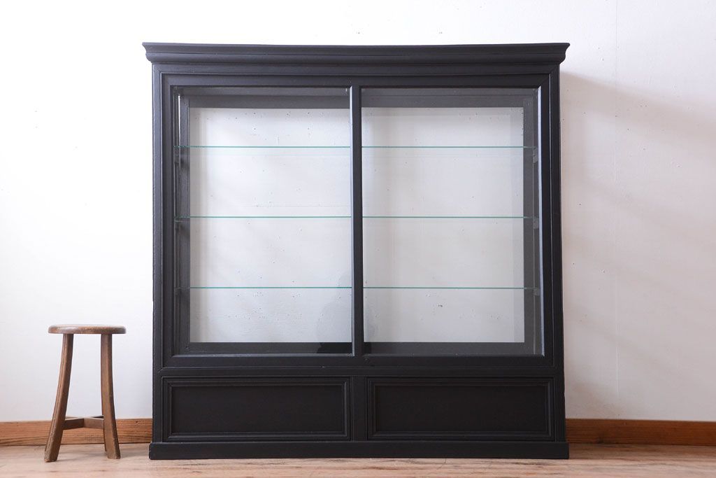 アンティーク家具　大正ロマン　つや消しブラックペイントのアンティークガラスケース