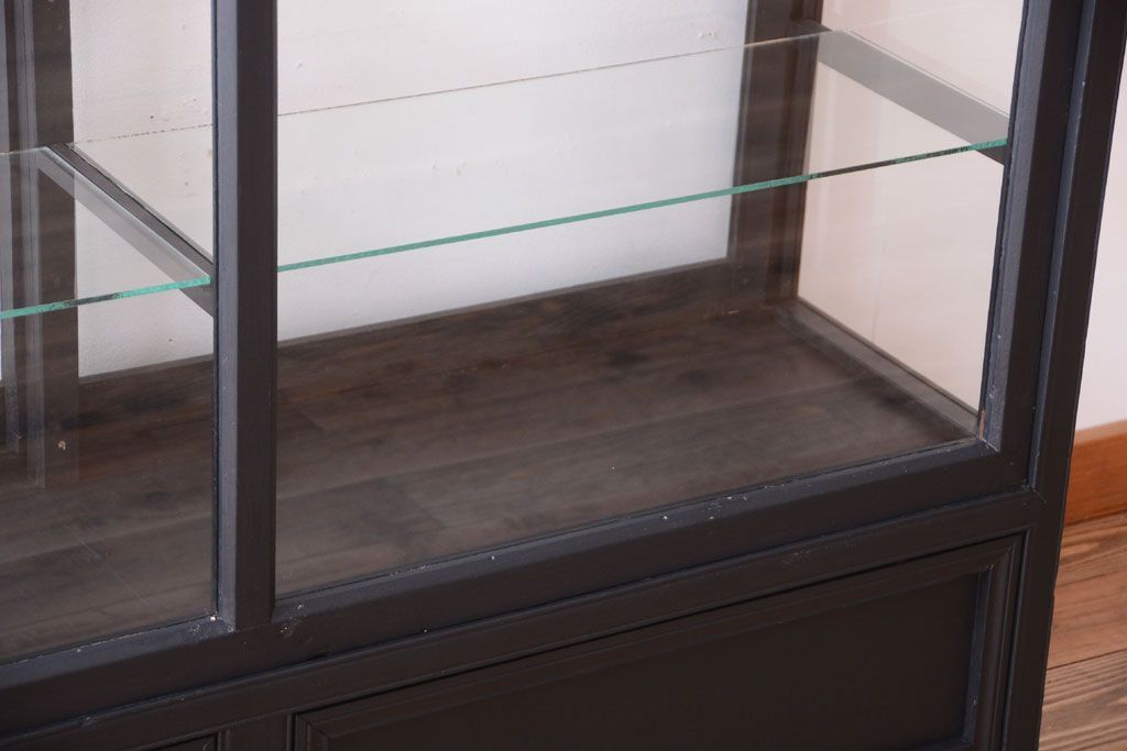 アンティーク家具　大正ロマン　つや消しブラックペイントのアンティークガラスケース
