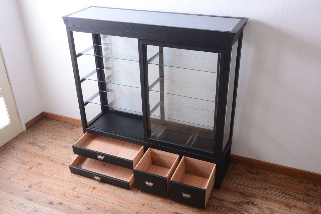 アンティーク家具　大正ロマン　つや消しブラックペイントのアンティークガラスケース