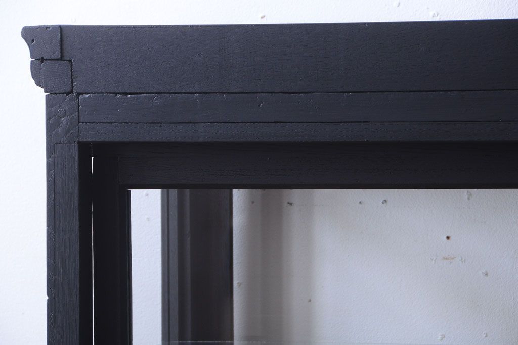 アンティーク家具　大正ロマン　つや消しブラックペイントのアンティークガラスケース