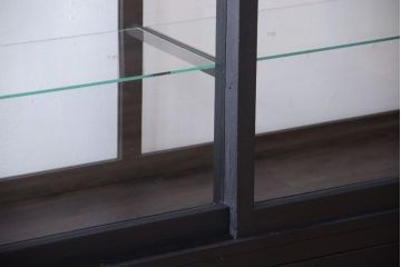 アンティーク家具　大正ロマン　つや消しブラックペイントのアンティークガラスケース