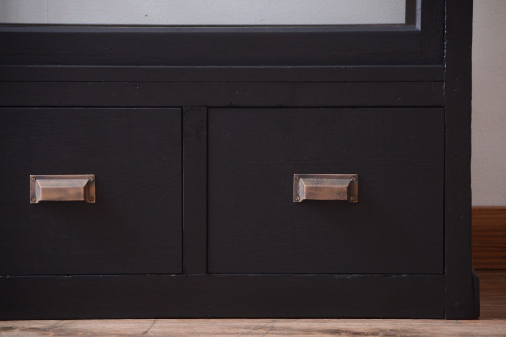 アンティーク家具　大正ロマン　つや消しブラックペイントのアンティークガラスケース