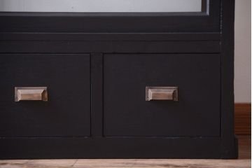 アンティーク家具　大正ロマン　つや消しブラックペイントのアンティークガラスケース