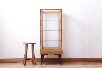 レトロ家具　昭和レトロ　脚付き!小ぶりな縦型ガラスケース