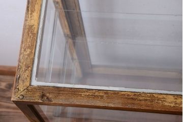 レトロ家具　昭和レトロ　脚付き!小ぶりな縦型ガラスケース