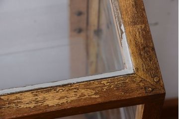 レトロ家具　昭和レトロ　脚付き!小ぶりな縦型ガラスケース