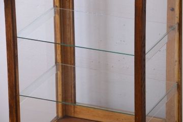 レトロ家具　昭和レトロ　脚付き!小ぶりな縦型ガラスケース