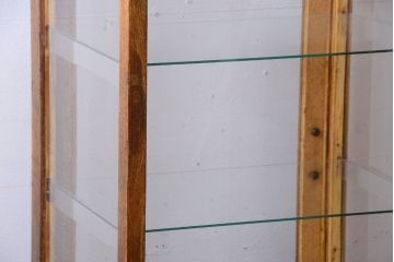 レトロ家具　昭和レトロ　脚付き!小ぶりな縦型ガラスケース