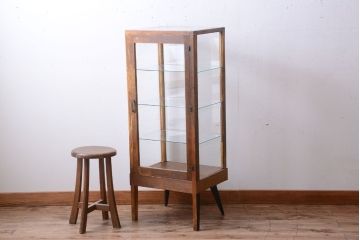 レトロ家具　昭和レトロ　脚付き!小ぶりな縦型ガラスケース