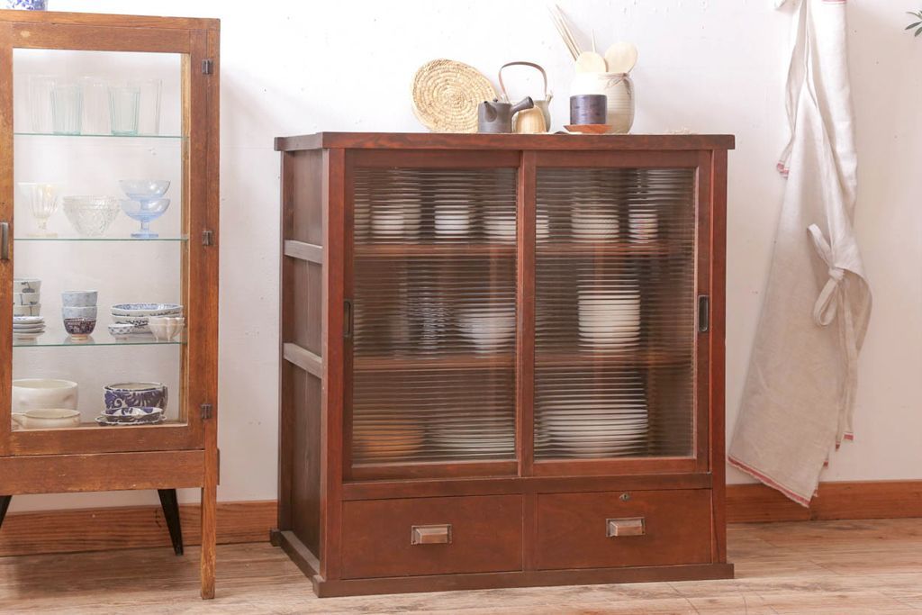 アンティーク家具　和製アンティーク　モールガラス引き戸付き!古い木製の戸棚(収納棚)