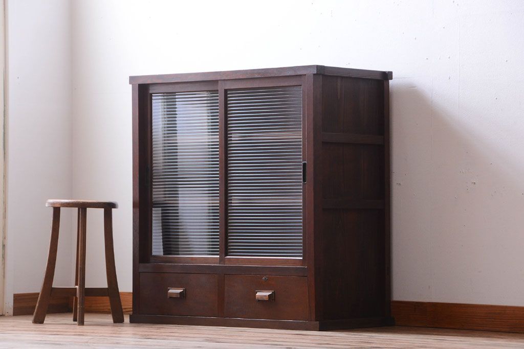 アンティーク家具　和製アンティーク　モールガラス引き戸付き!古い木製の戸棚(収納棚)