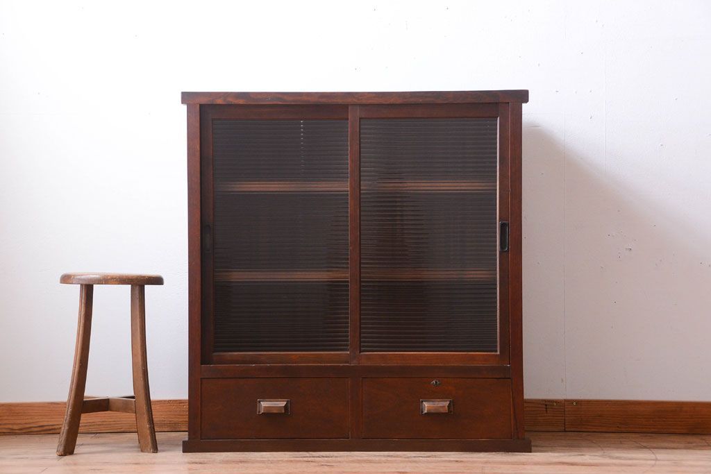 アンティーク家具　和製アンティーク　モールガラス引き戸付き!古い木製の戸棚(収納棚)