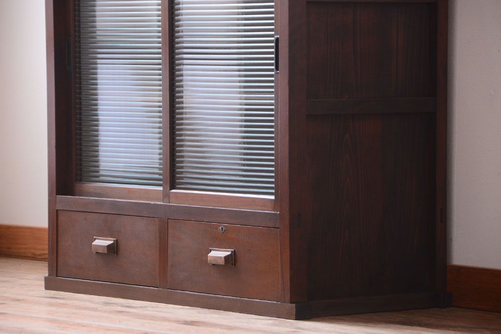 アンティーク家具　和製アンティーク　モールガラス引き戸付き!古い木製の戸棚(収納棚)