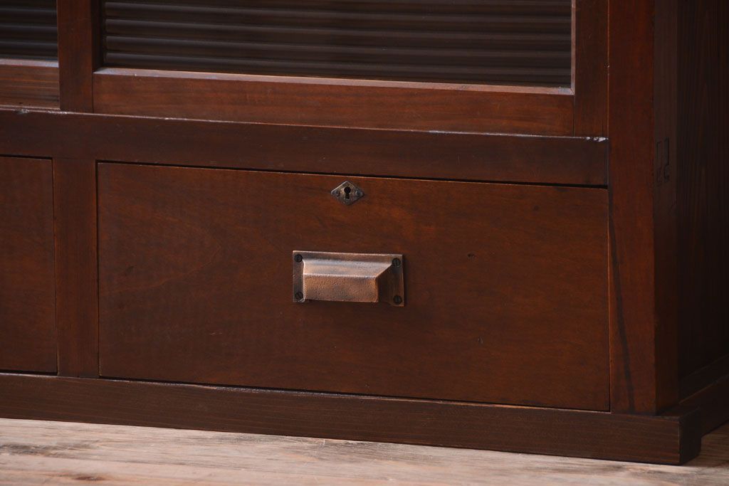 アンティーク家具　和製アンティーク　モールガラス引き戸付き!古い木製の戸棚(収納棚)