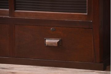 アンティーク家具　和製アンティーク　モールガラス引き戸付き!古い木製の戸棚(収納棚)