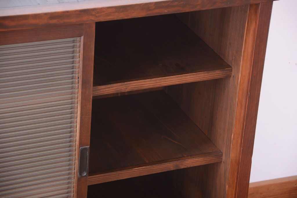 アンティーク家具　和製アンティーク　モールガラス引き戸付き!古い木製の戸棚(収納棚)