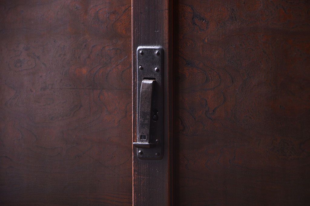 アンティーク家具　古民具・骨董　鏡板玉杢材!アンティーク戸棚(収納棚)