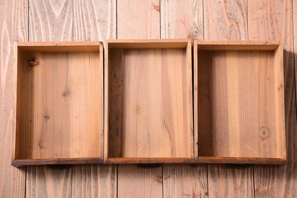 アンティーク家具　古民具・骨董　鏡板玉杢材!アンティーク戸棚(収納棚)