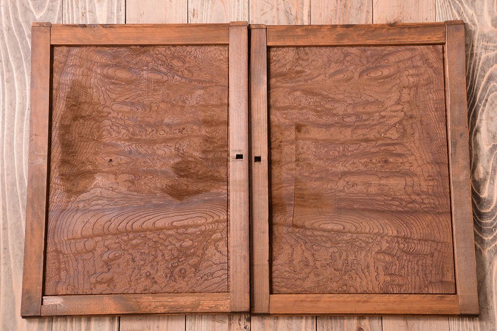 アンティーク家具　古民具・骨董　鏡板玉杢材!アンティーク戸棚(収納棚)