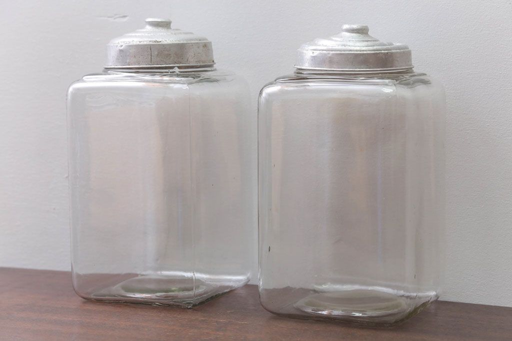 アンティーク雑貨　昭和レトロ　古い駄菓子屋のアンティークガラス瓶(ビン)2個セット