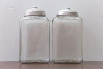 アンティーク雑貨　昭和レトロ　古い駄菓子屋のアンティークガラス瓶(ビン)2個セット